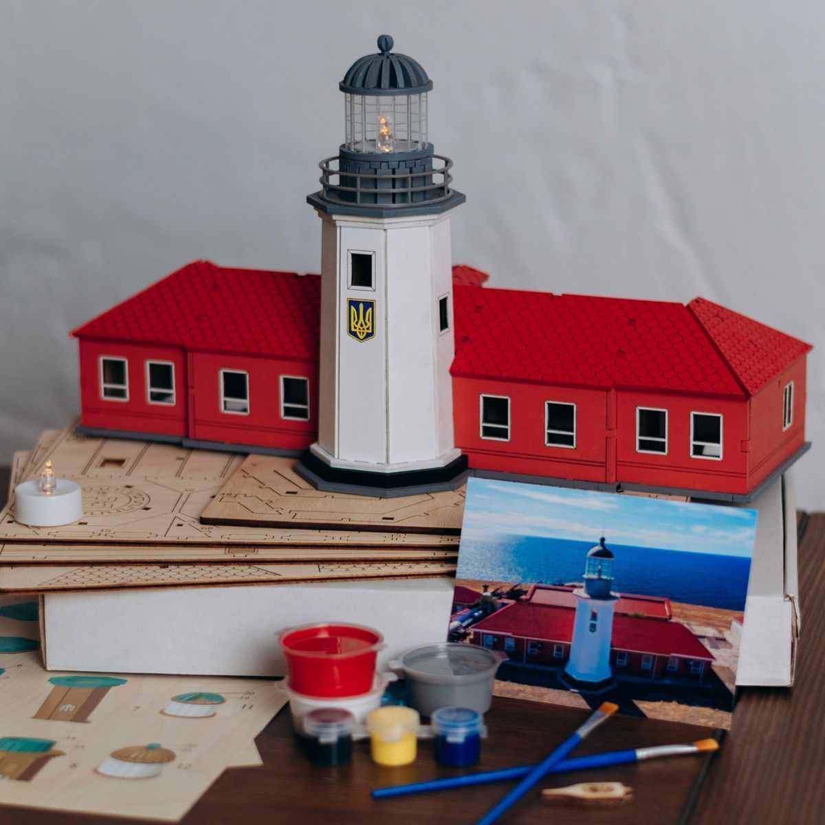 Lighthouse on Zmiiniy Island with an extension (Ukraine), prefabricated wooden model
